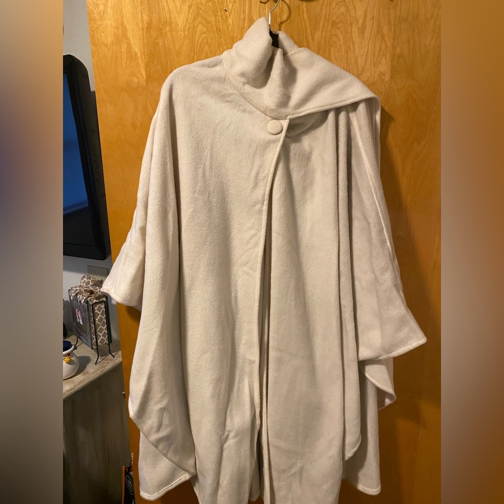 Ivory Cape, One Size, Runs big